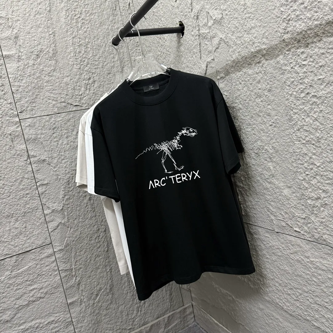 ARC'TERYX* *2025 New Arrival Classic logo T Same Style Size： S （90-130 ） M （120-150 ） L （140-165 ） XL （160-180 ） XXL （180 ） ：Black White Gray